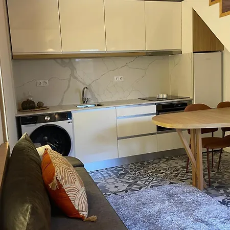 Center Path Apartman *